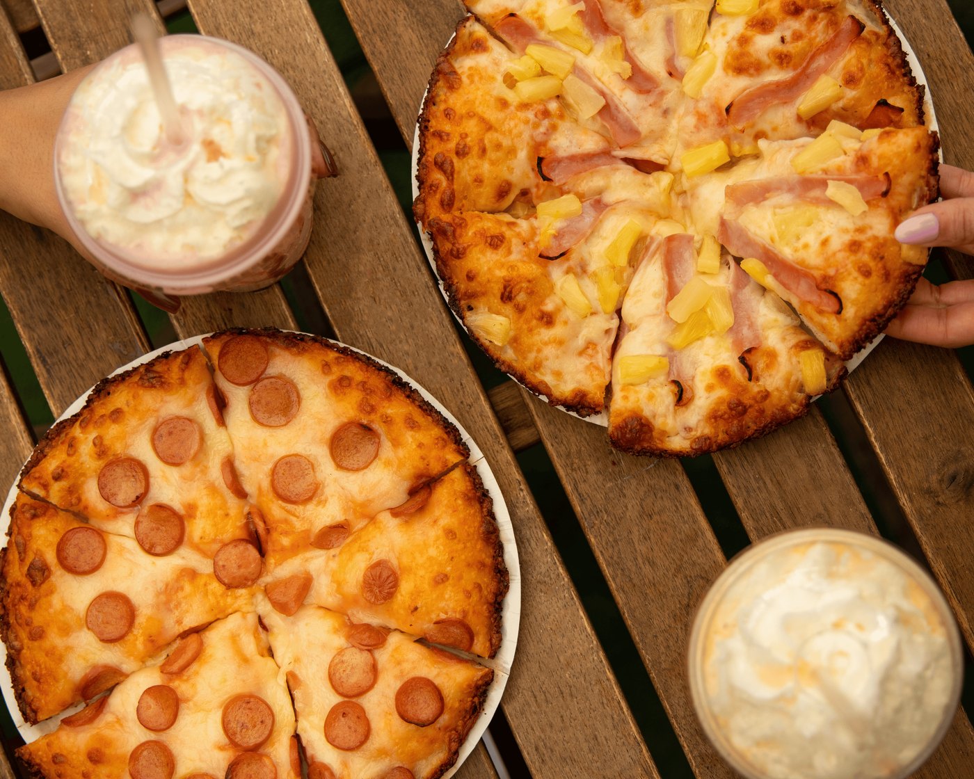 Pizzas y batidos de Tauro Pizza listos para disfrutar