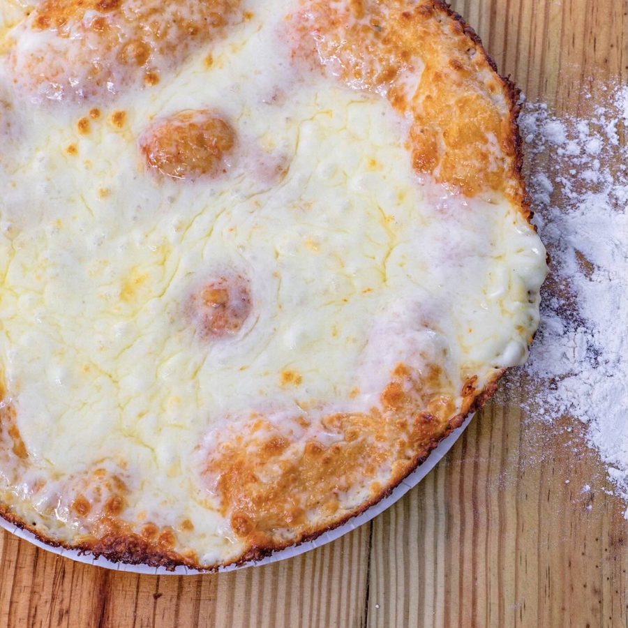 Pizza de queso recién horneada, Tauro Pizza